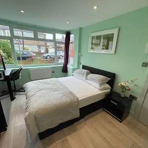 Guest house Letzi Private En-suite, Near Heathrow Airport T3 United Kingdom