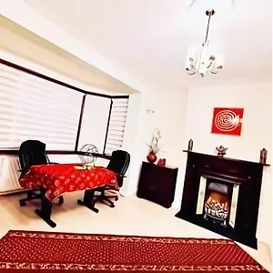  Guest house Beautiful Double En-suite Room, Separate Entrance, Ilford, Line Gants Hill, Free Parking United Kingdom